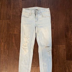 light wash american eagle jeans